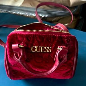 Guess mini purse 
In excellent condition